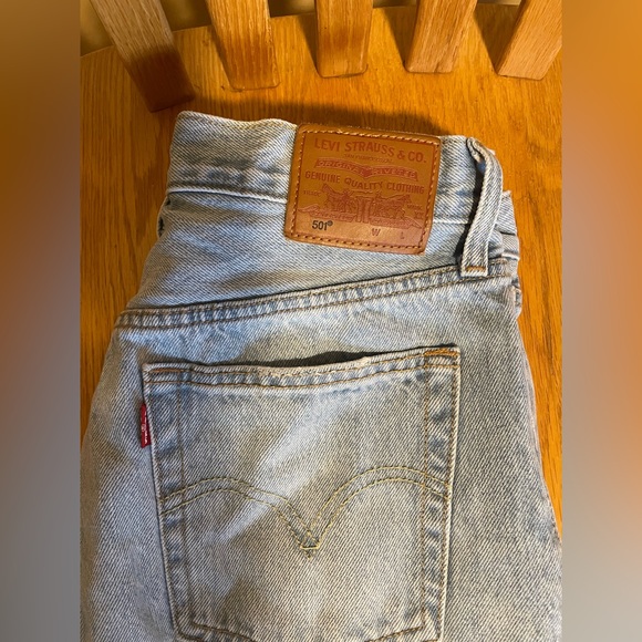 Levi’s 501 90’s jean shorts - Picture 2 of 4